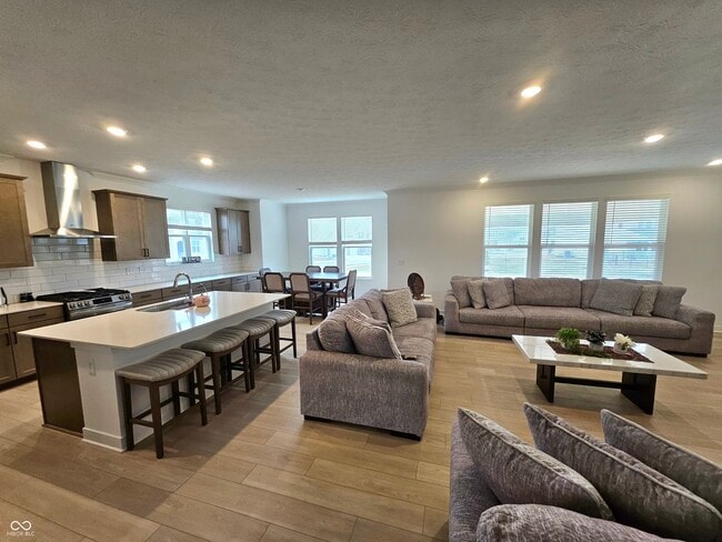 Building Photo - 15445 Hurst Rd