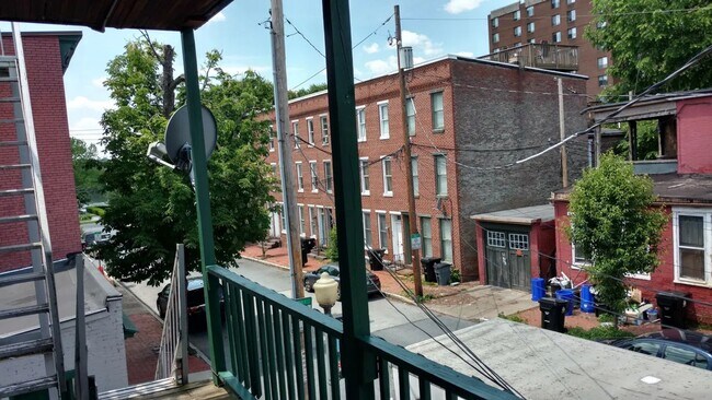 Building Photo - 1 Bedroom in Midtown w/optional Garage