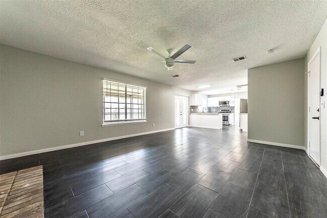 Building Photo - 3909 Spring Arbor Ct