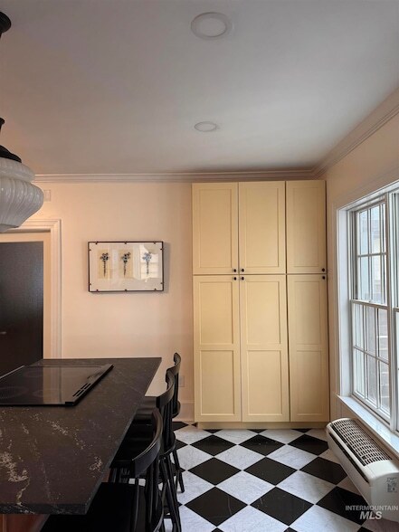 Building Photo - 515 W Hays St