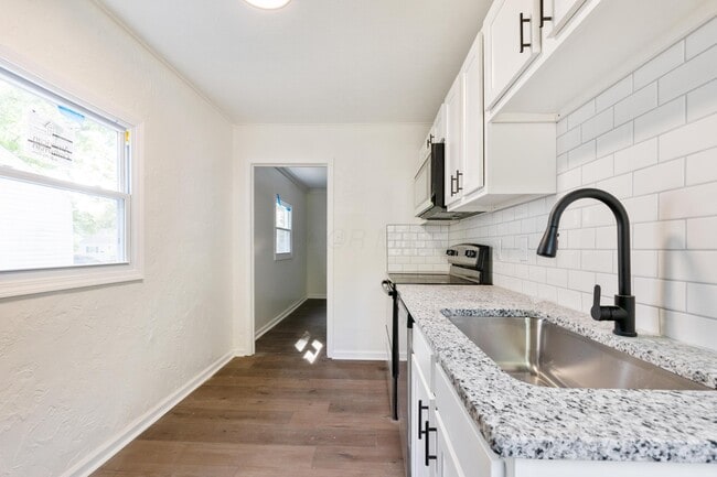 Building Photo - 2778 Grasmere Ave