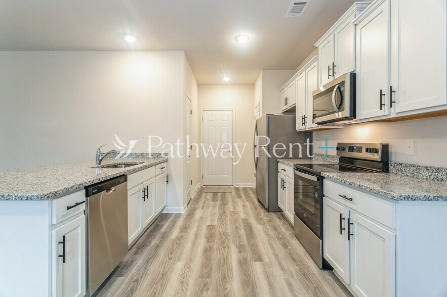 Building Photo - 631 Mackenzie Cv