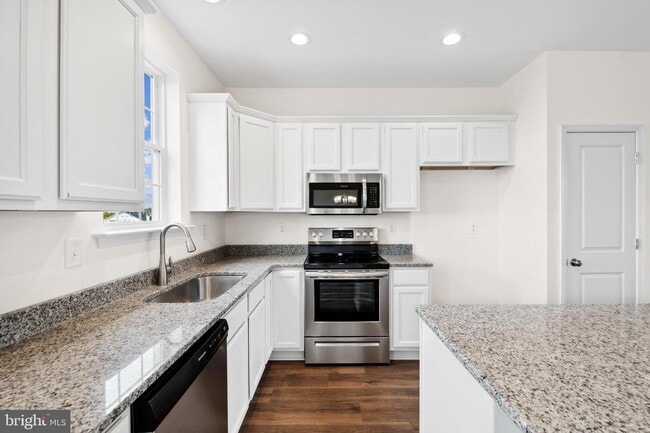 Building Photo - 3807 Castle Dr