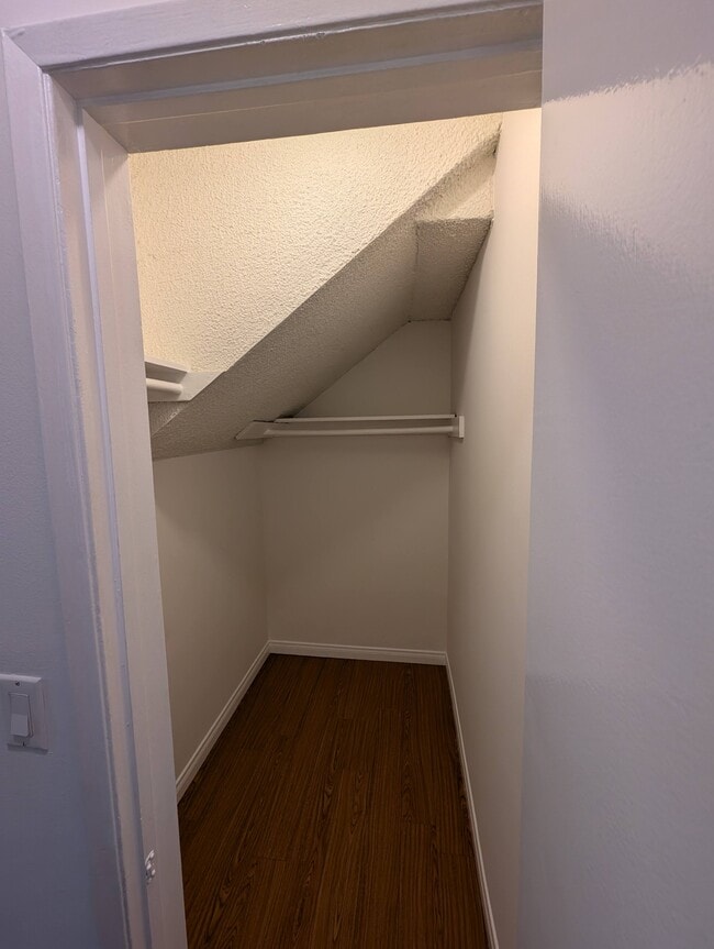 Building Photo - 642 Huntley Dr