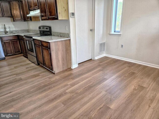 Building Photo - 4570 Conwell Dr