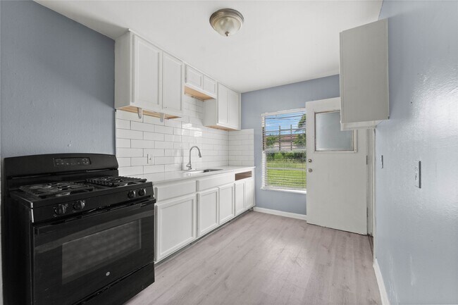 Building Photo - 209 Hyta St