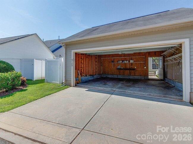 Building Photo - 8164 Bridgegate Dr
