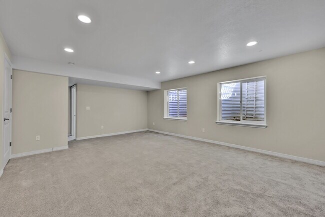 Building Photo - $2,650.00 - 6 Bedrooms, 3.5 Bathrooms, Single Family Home in Colorado Springs with Fenced Yard!