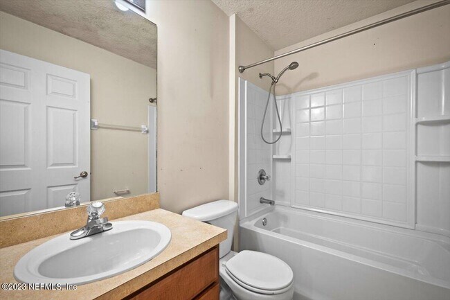 Building Photo - 929 Raindrop Ln