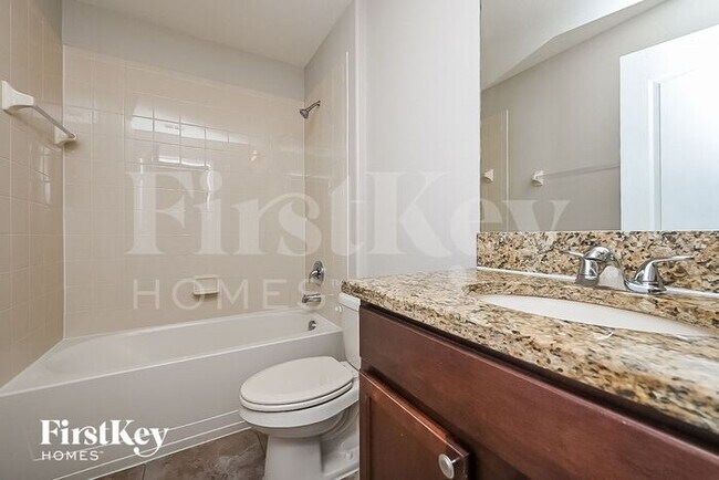 Building Photo - 2704 Garden Falls Dr