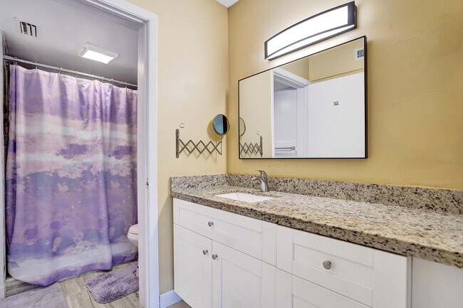 Building Photo - 2659 Carambola Cir N