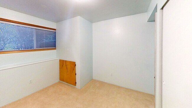 Building Photo - Beautiful Home with 4 Bedrooms and 2 Bathrooms Available in September!