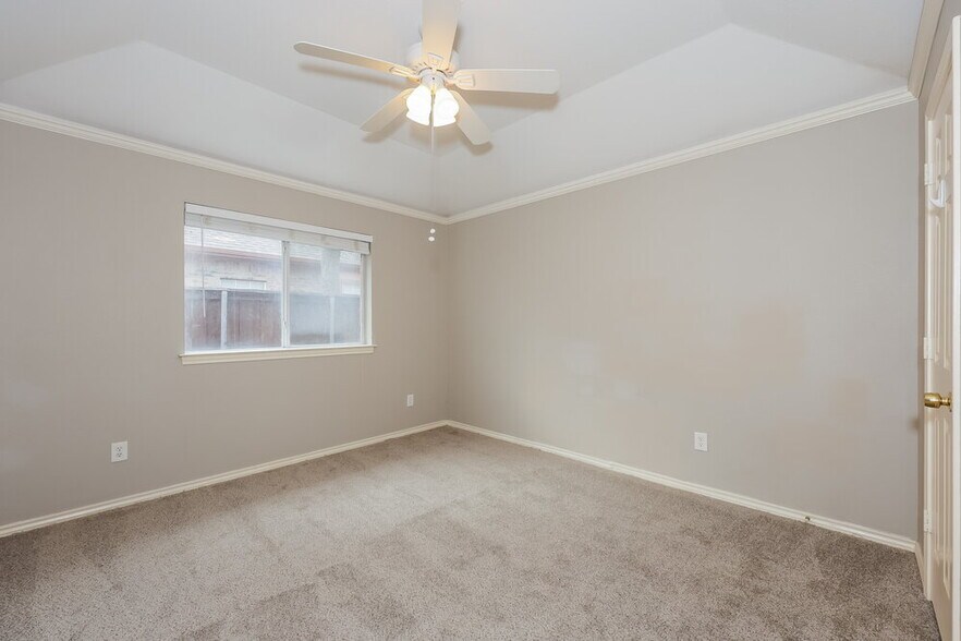 Building Photo - 317 N Fountain Gate Dr