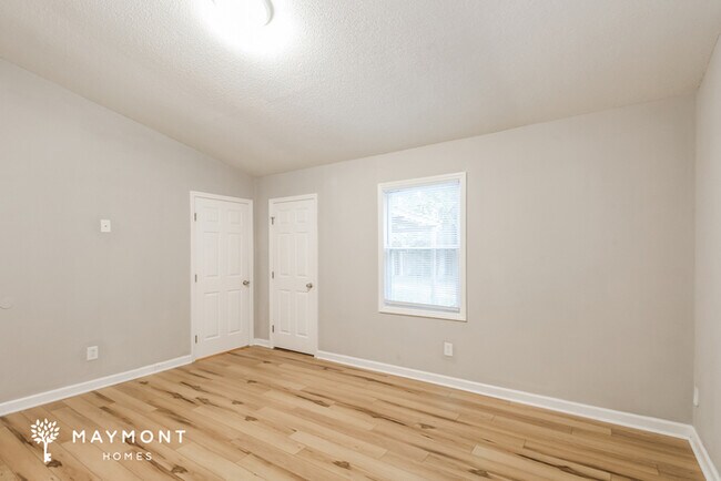 Building Photo - 102 Birchwood Dr