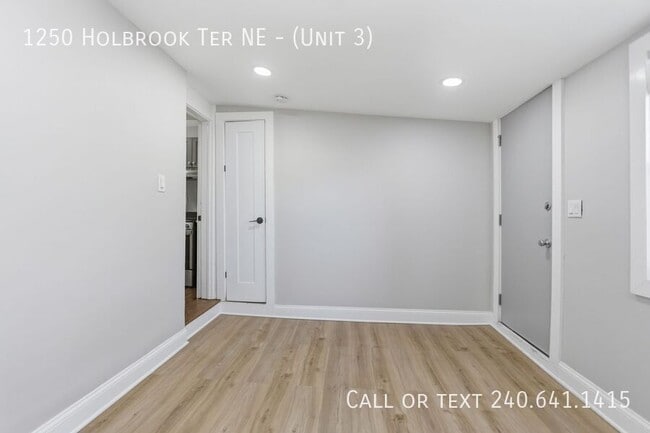 Building Photo - 1250 Holbrook Terrace NE