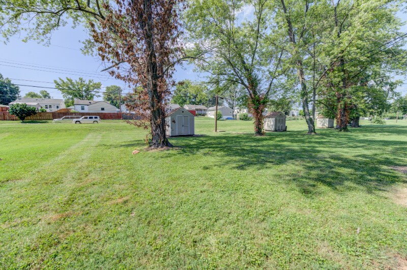 Building Photo - 10760 Tropic Dr