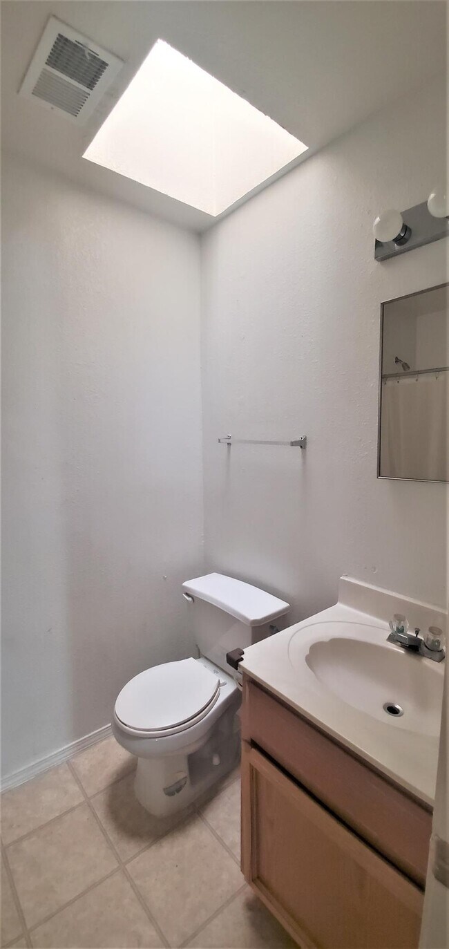 Building Photo - 3400 Tierra Cromo Rd