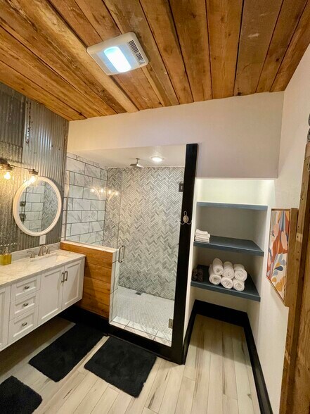 Building Photo - 719 S. Baker St.