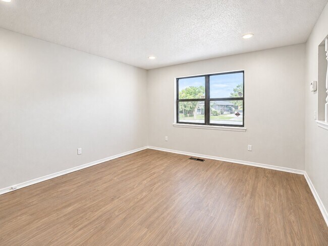 Building Photo - 4745 Del Porte St