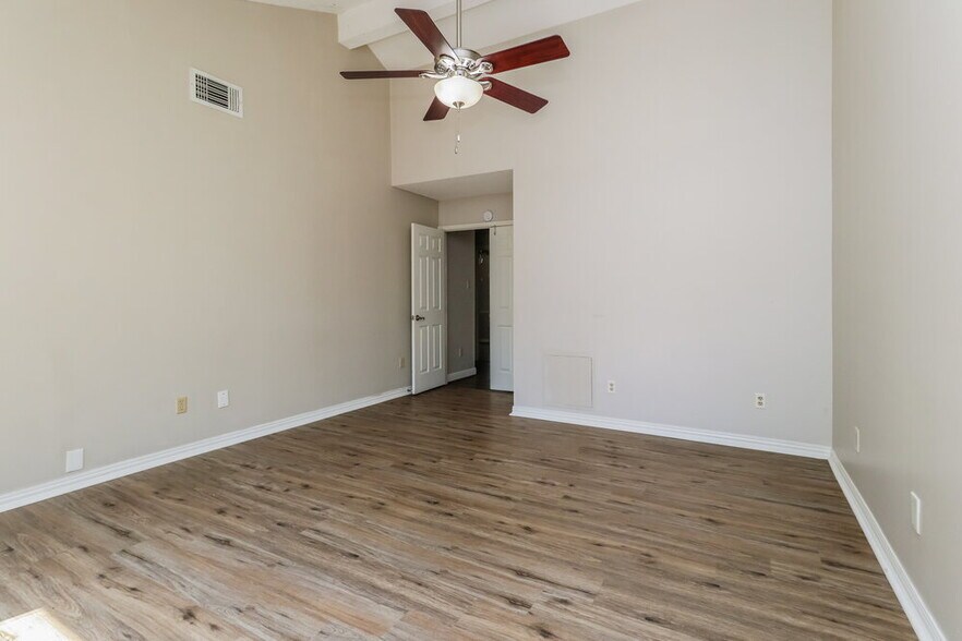 Building Photo - 7811 Goldengrove Dr