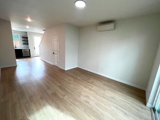 Building Photo - Gorgeous Townhome-Style Unit with Laundry, A/C, Private Patio