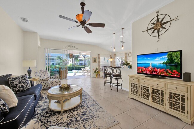 Building Photo - Rarely available Pool villa in Colonial Country Club!