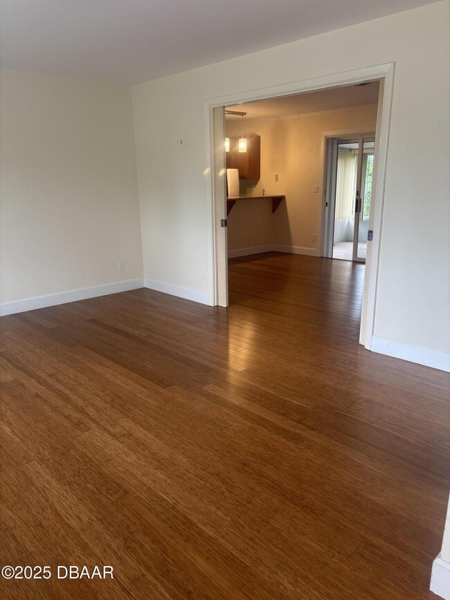 Building Photo - 19 Capri Cir