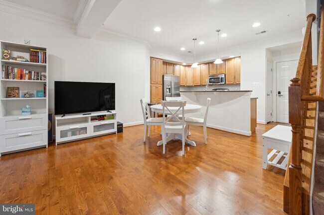 Building Photo - 5722 Callcott Way