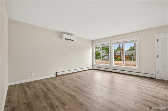 Building Photo - 2560 Brentwood St