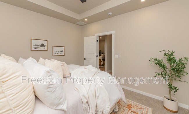 Building Photo - 2125 Oxon St