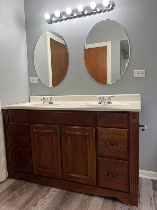 Building Photo - 3 Bedroom 2 Bathroom House in Lansing !!!!...