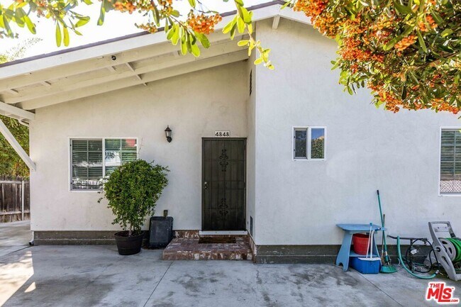 Building Photo - 4848 Oakwood Ave