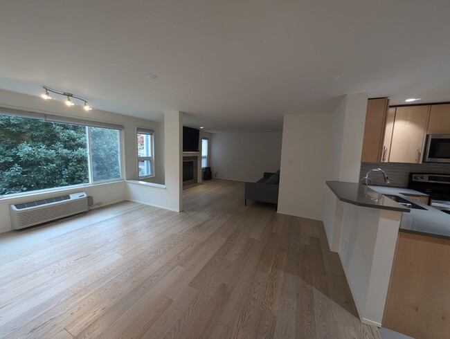 Building Photo - Capitol Hill Condo Available in June - Two Bedroom, High Floor Unit w/ A/C