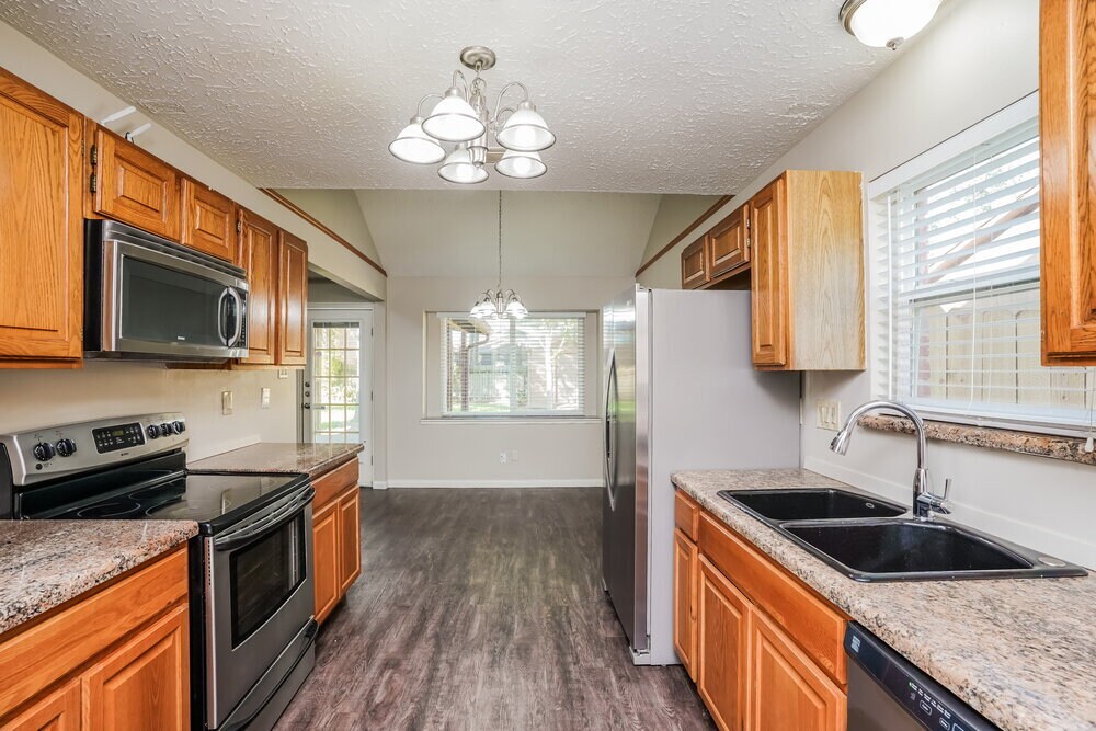 Building Photo - 11918 Cottonwood Ln