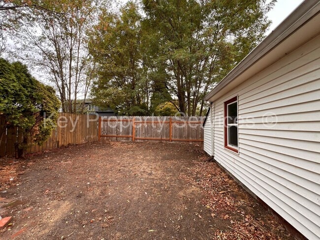 Building Photo - Charming Two Bedroom House near Downtown V...