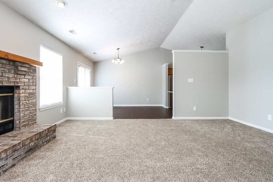 Building Photo - 7737 Blue Willow Dr