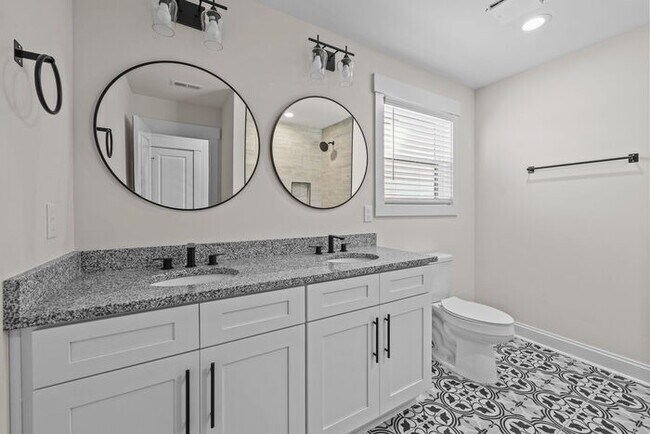 Building Photo - Stunning New Build!