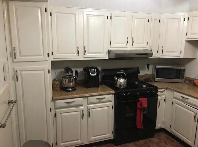 Building Photo - 2836 Summerfield Rd