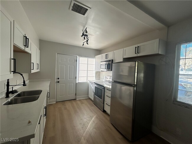 Building Photo - 1626 Thelma Ln