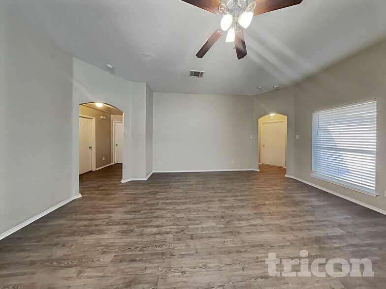 Building Photo - 1563 Nottingham Dr