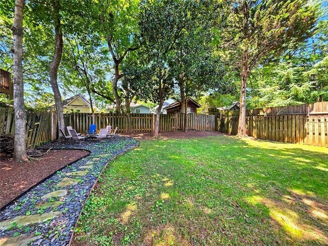 Building Photo - 324 Brooks Ave NE