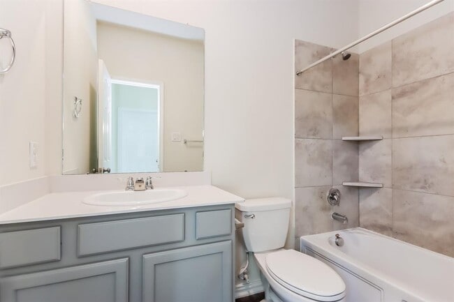 Building Photo - 12543 Highgrove Springs Dr