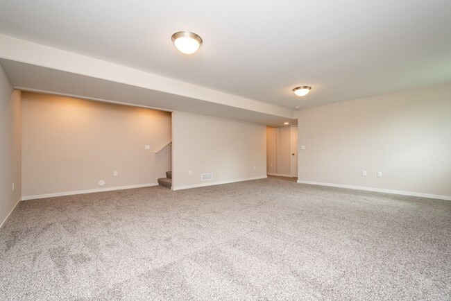 Building Photo - 4 bed 3 bath East side Iowa city!