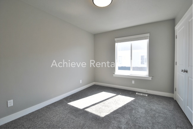 Building Photo - 2242 S 1180 W