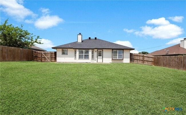 Building Photo - 2908 Southhill Dr