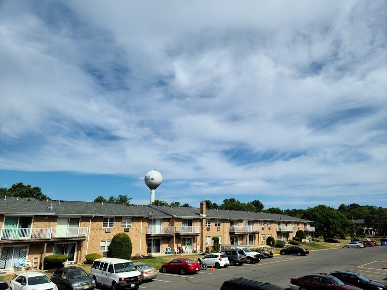 Building Photo - 47 Garden View Ter