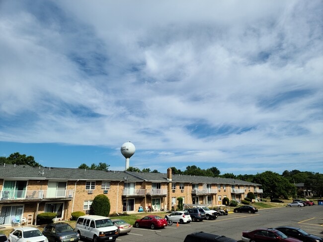 Building Photo - 47 Garden View Ter