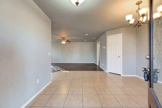 Building Photo - Move in Special !! $250 Off your First Full Month Rent! Beautiful Large 4BD/2BTH Home Near Tinker...