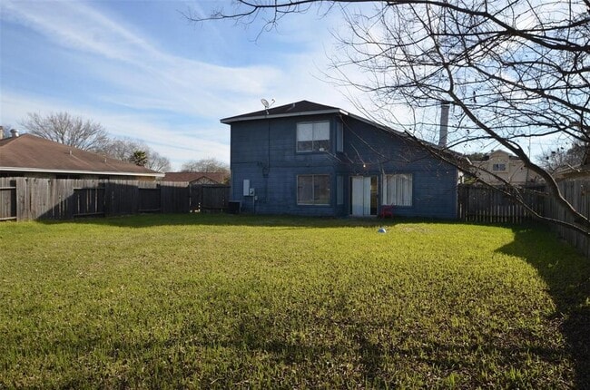 Building Photo - 15714 Baybriar Dr