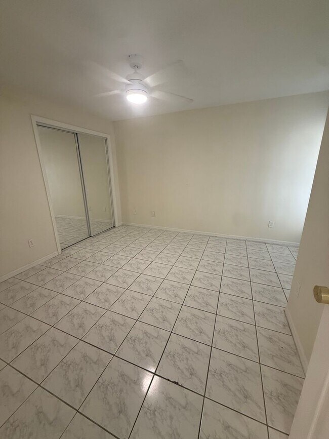 Building Photo - 8102 Ibiza Ct S